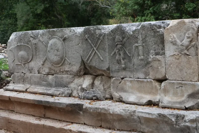 Dans eden kadınlar mezarı ortaya çıkarıldı!